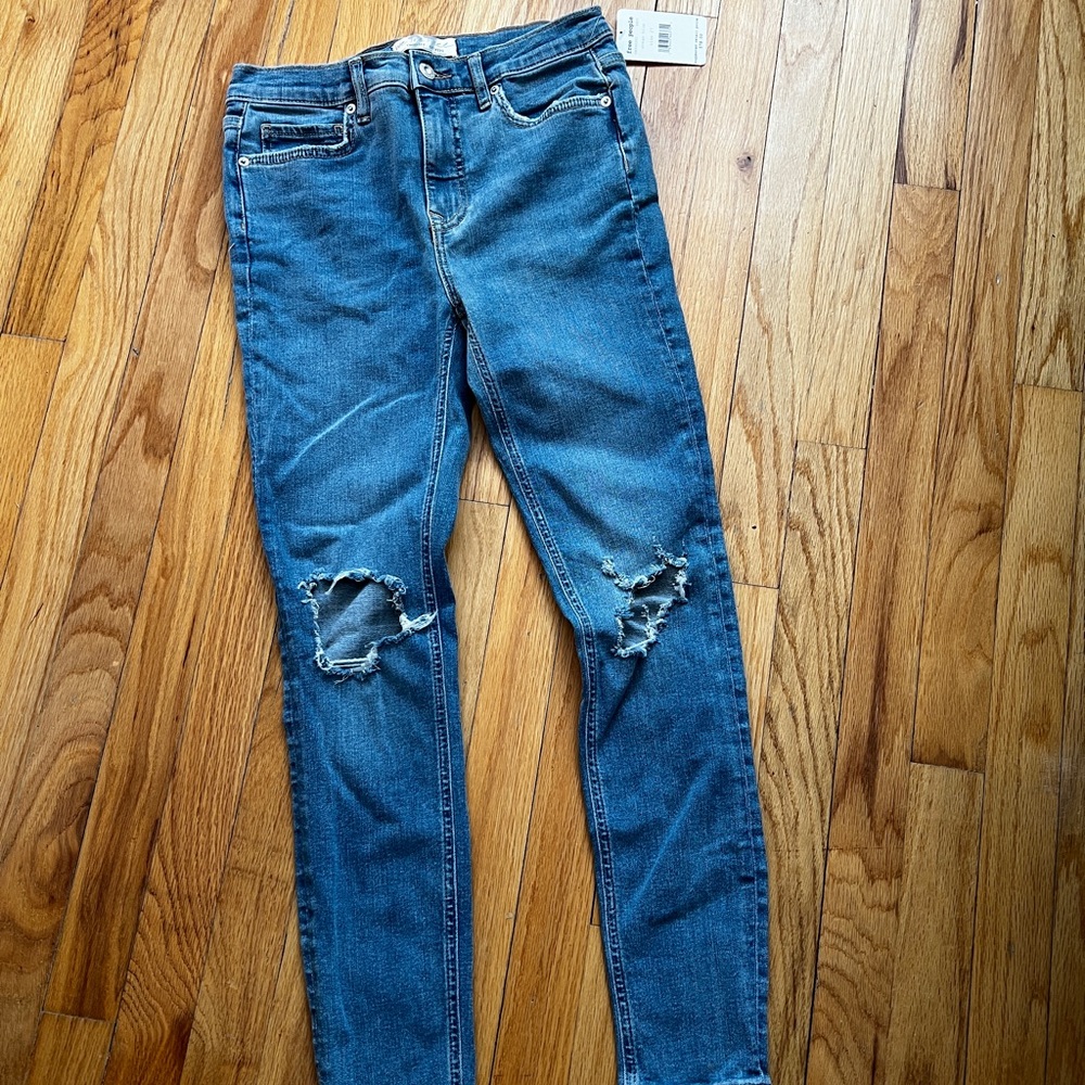 NWT Free People Distressed Jeans Size 27